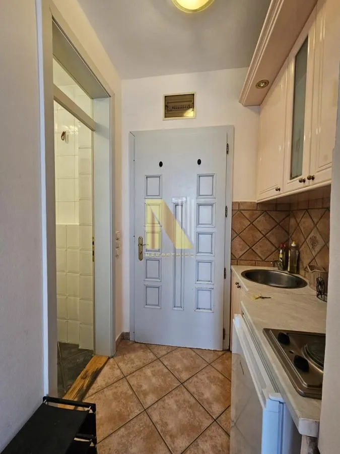 Prodaja, garsonjera, 16m², Socijalno, Novi Sad Sve Podlokacije
