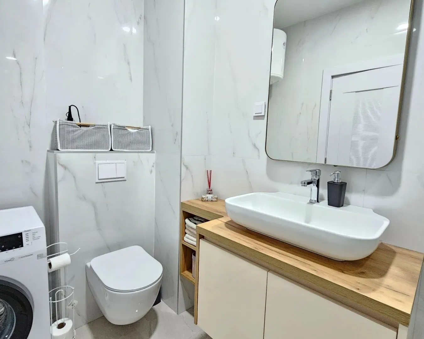Rent, one bedroom apartment, 57m², Bečići, Budva