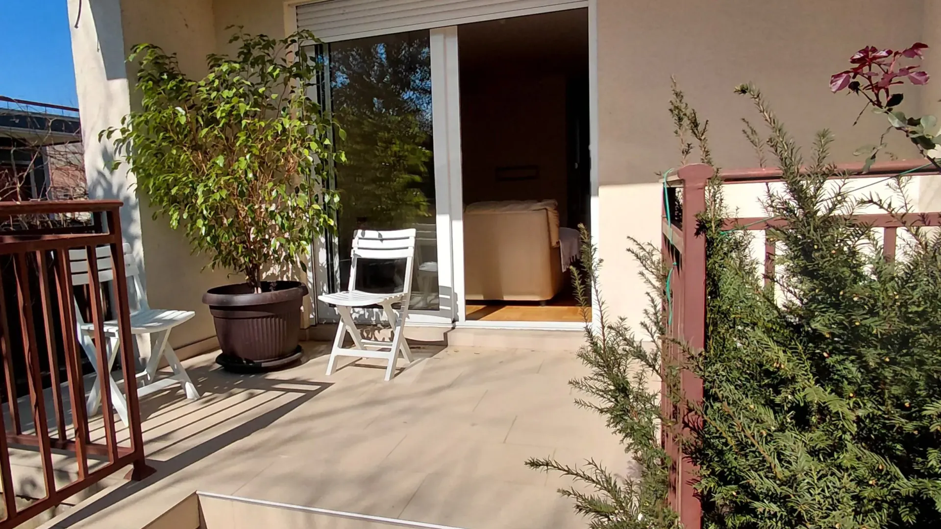 Izdavanje, kuća, 220m², Tološi, Podgorica