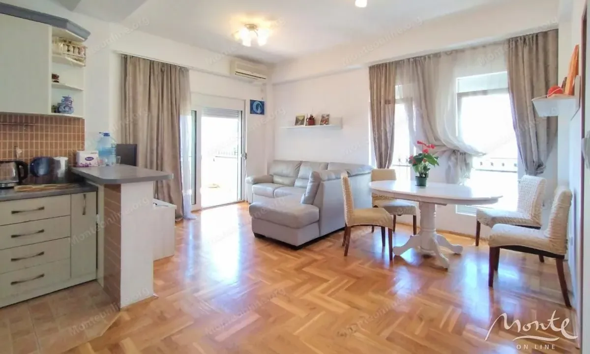 Prodaja, jednosoban stan, 65m², Podmaine, Budva
