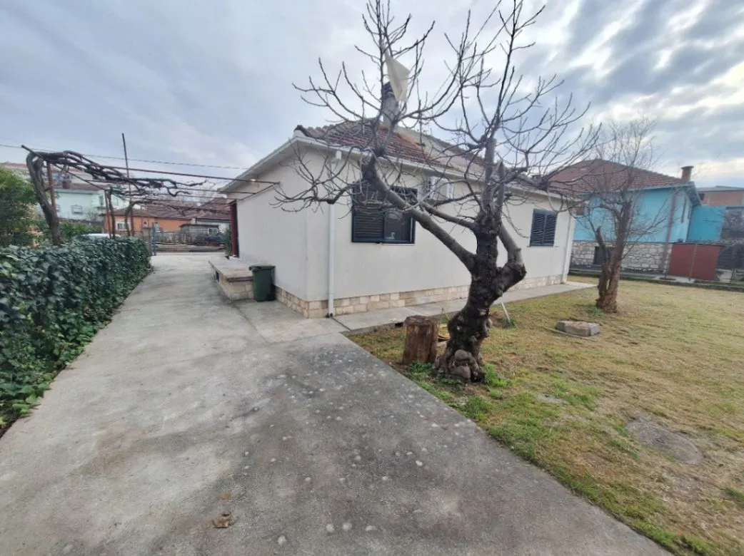 Izdavanje, kuća, 110m², Stari Aerodrom, Podgorica