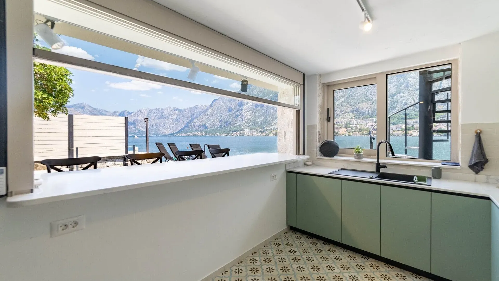 Prodaja, kuća, 183m², Muo, Kotor