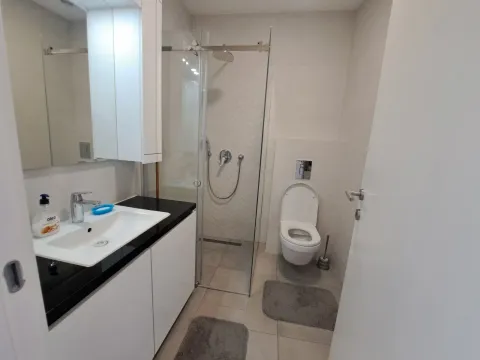 Izdavanje, jednosoban stan, 62m², Soho City, Bar - image 7