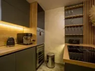 Izdavanje, trosoban stan, 150m², Muo, Kotor - image 2