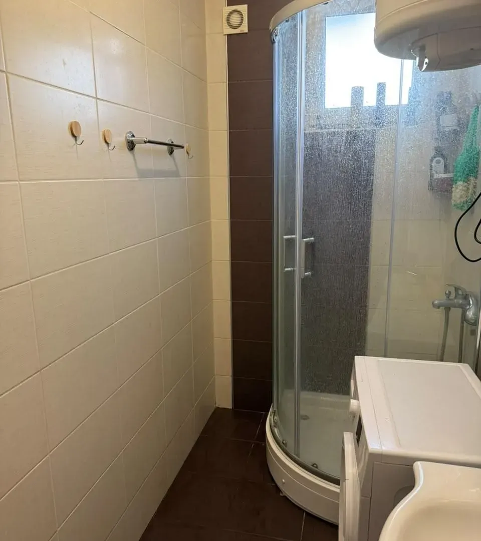 Izdavanje, trosoban stan, 50m², Slavujev Venac, Zvezdara Sve Podlokacije