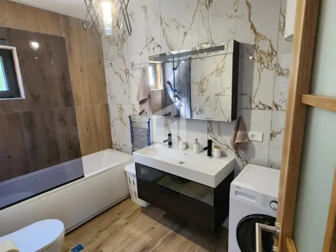 Rent, three bedroom apartment, 120m², Tivat, Crna Gora - image 2