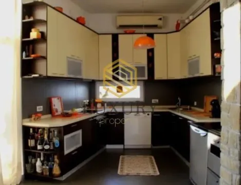 Izdavanje, kuća, 250m², Tološi, Podgorica - image 9