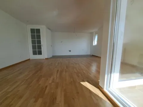 Sale, three bedroom apartment, 93m², Blok 5, Podgorica - image 4