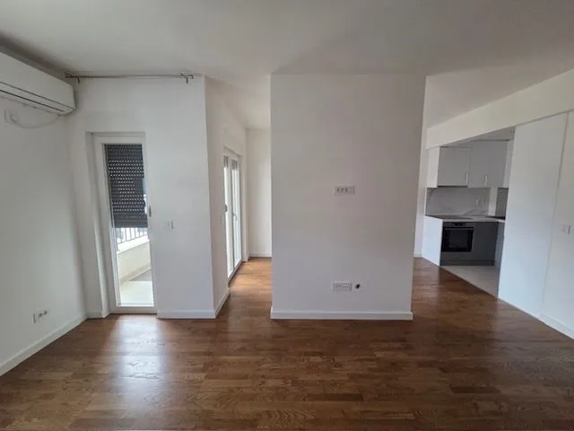 Izdavanje, dvosoban stan, 72m², Zagorič, Podgorica