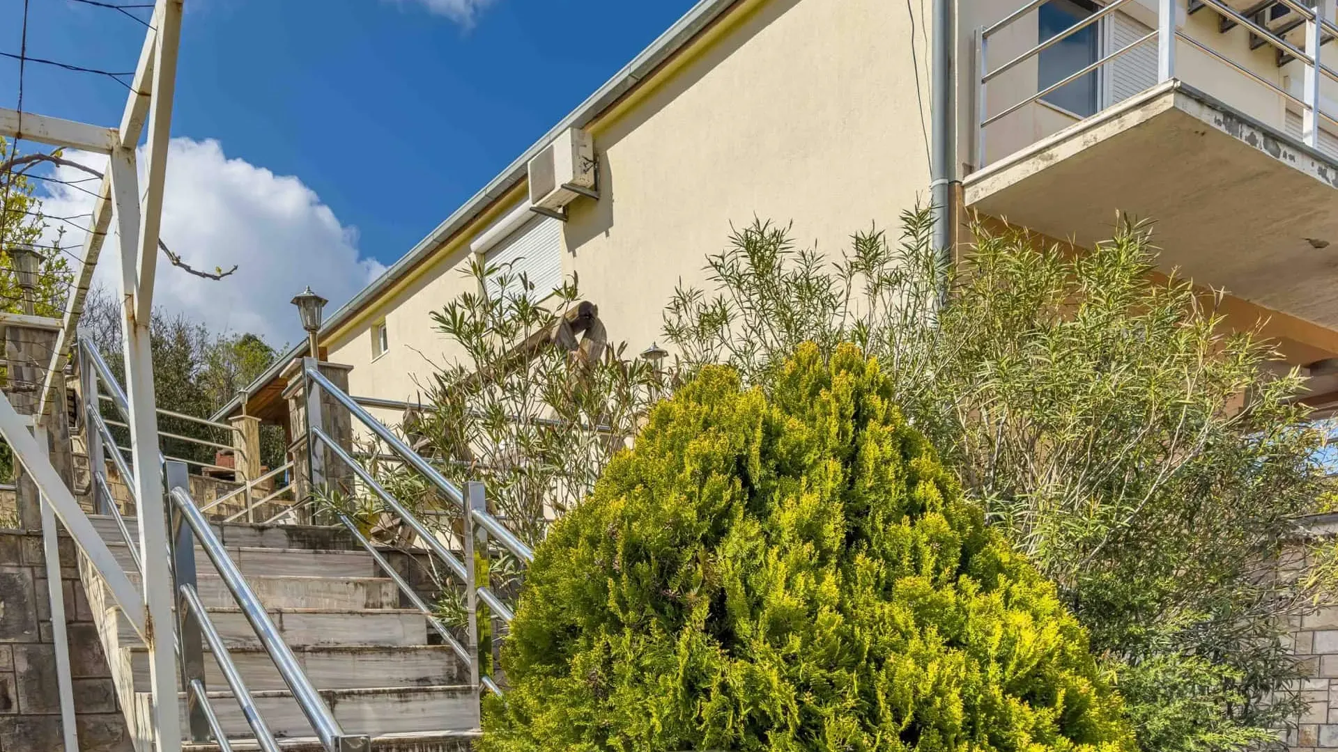 Sale, house, 160m², Utjeha, Bar