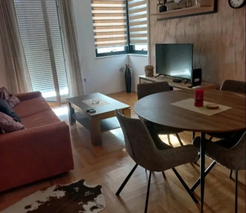 Izdavanje, jednosoban stan, 52m², Kava, Tivat