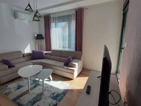Izdavanje, dvosoban stan, 64m², Blok 9, Podgorica - image 22