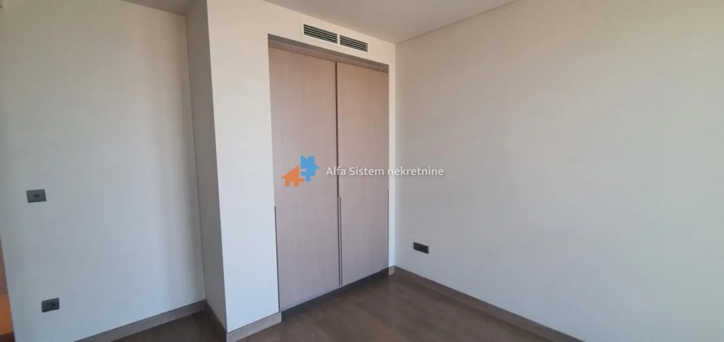 Izdavanje, trosoban stan, 90m², Savski Venac, Beograd