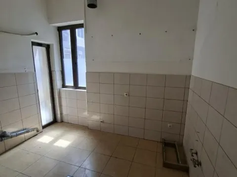 Izdavanje, poslovni prostor, 86m², Sarajevska, Beograd - image 8