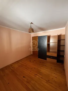 Small bedroom with wooden flooring and a wardrobe. - image 9