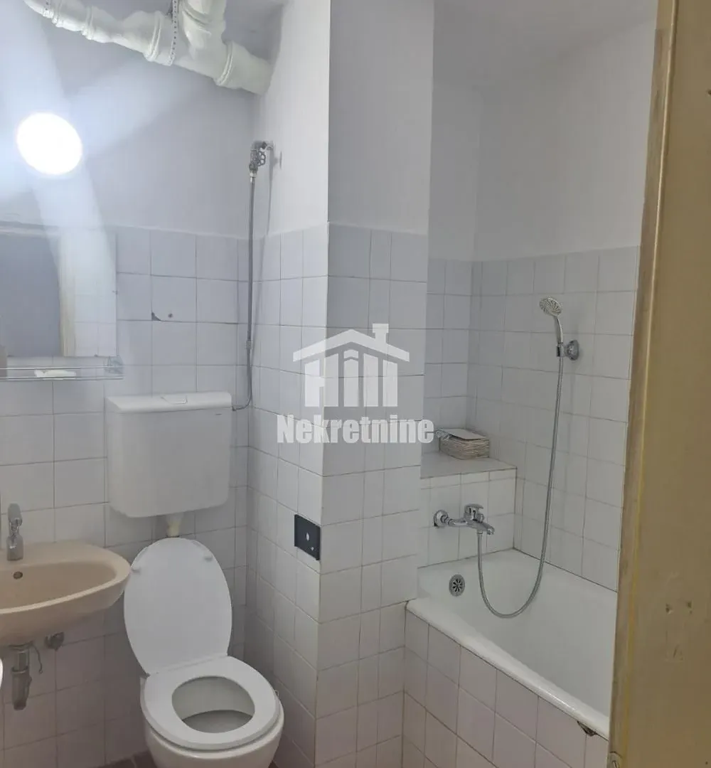 Prodaja, trosoban stan, 82m², Banjica, Voždovac Sve Podlokacije