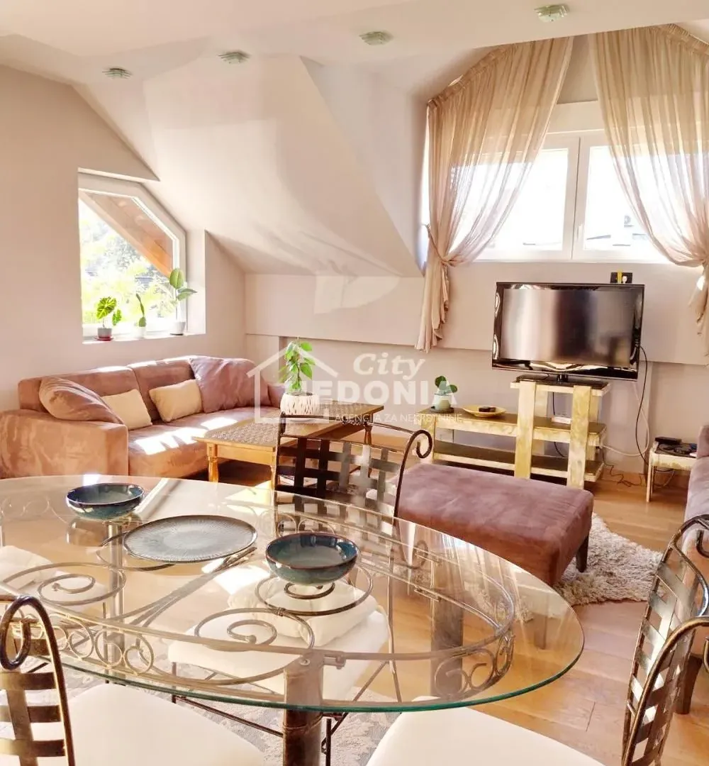 Izdavanje, četvorosoban stan, 120m², Savski Venac, Beograd