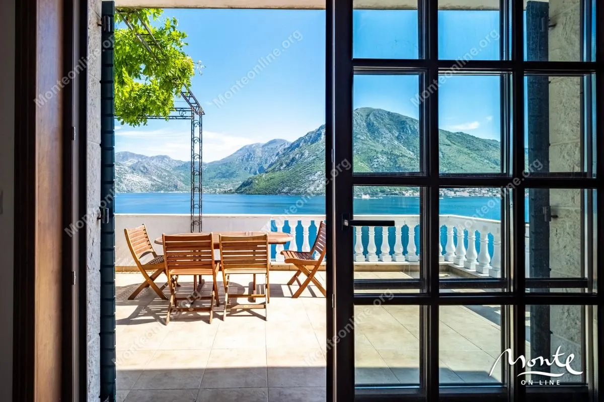 Prodaja, dvosoban stan, 92m², Kostanjica, Kotor