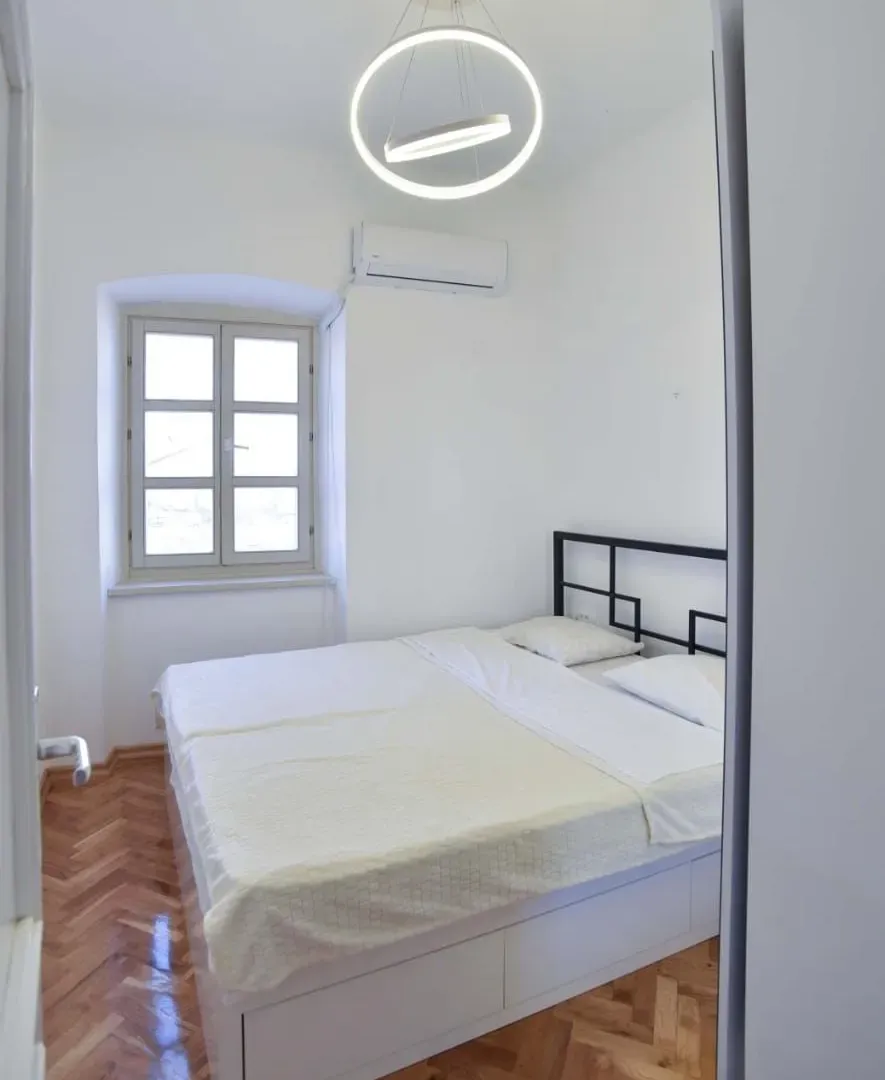 Prodaja, trosoban stan, 86m², Stari Grad, Budva