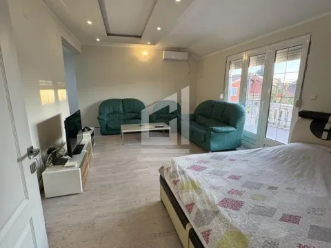 Izdavanje, kuća, 350m², Zlatica, Podgorica - image 21