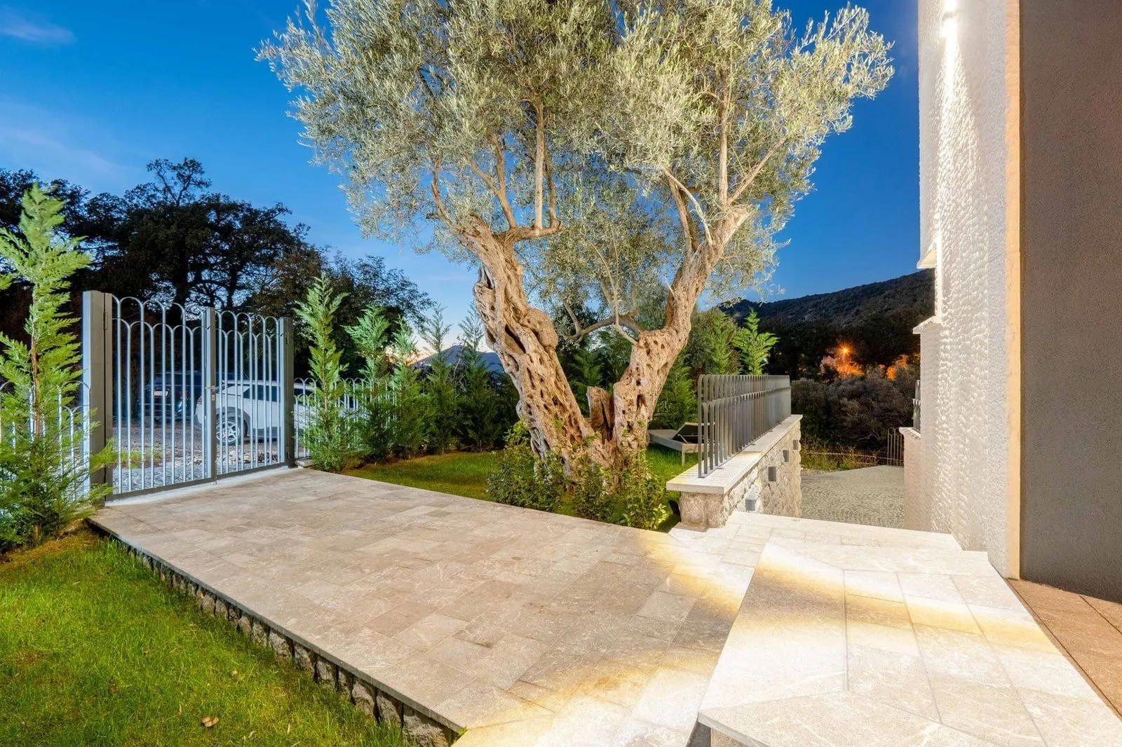 Prodaja, kuća, 240m², Kamenovo, Budva
