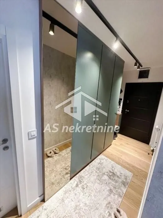 Rent, three bedroom apartment, 85m², Vračar Sve Podlokacije, Beograd