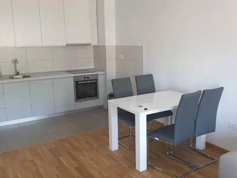 Izdavanje, dvosoban stan, 64m², City Kej, Podgorica - image 7