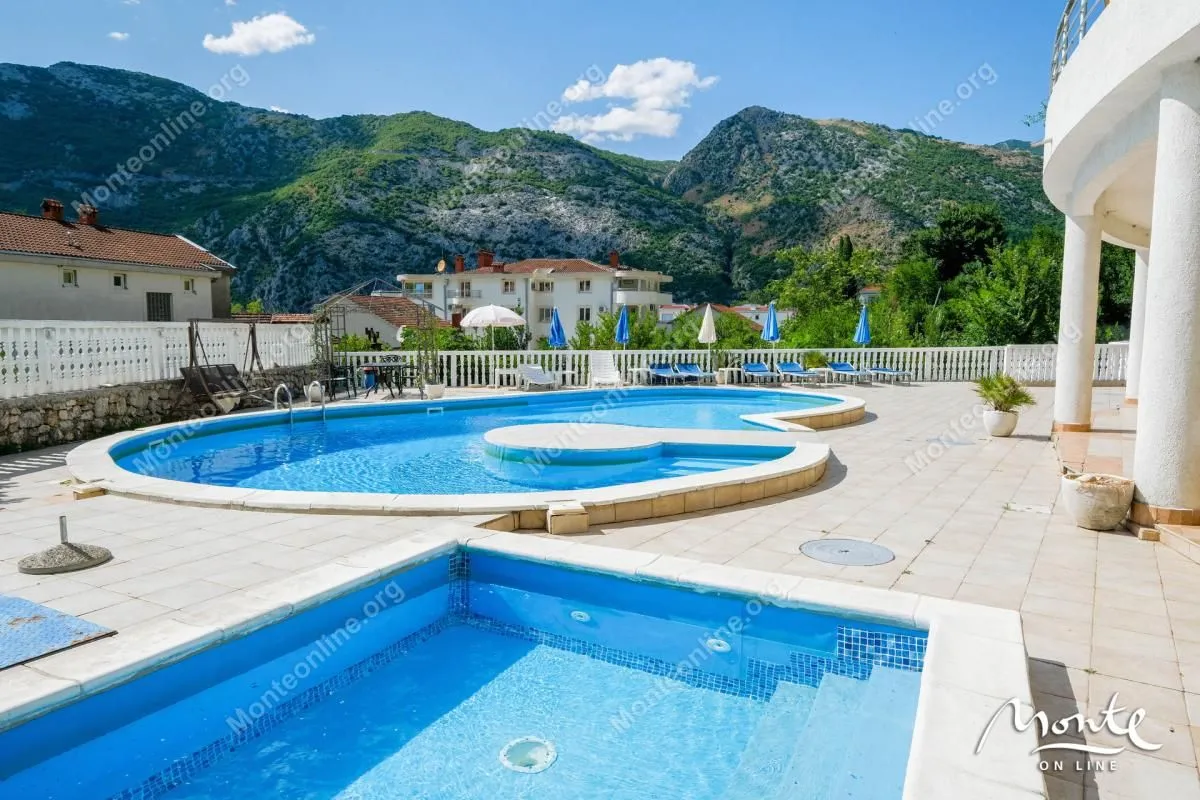 Prodaja, trosoban stan, 130m², Risan, Kotor