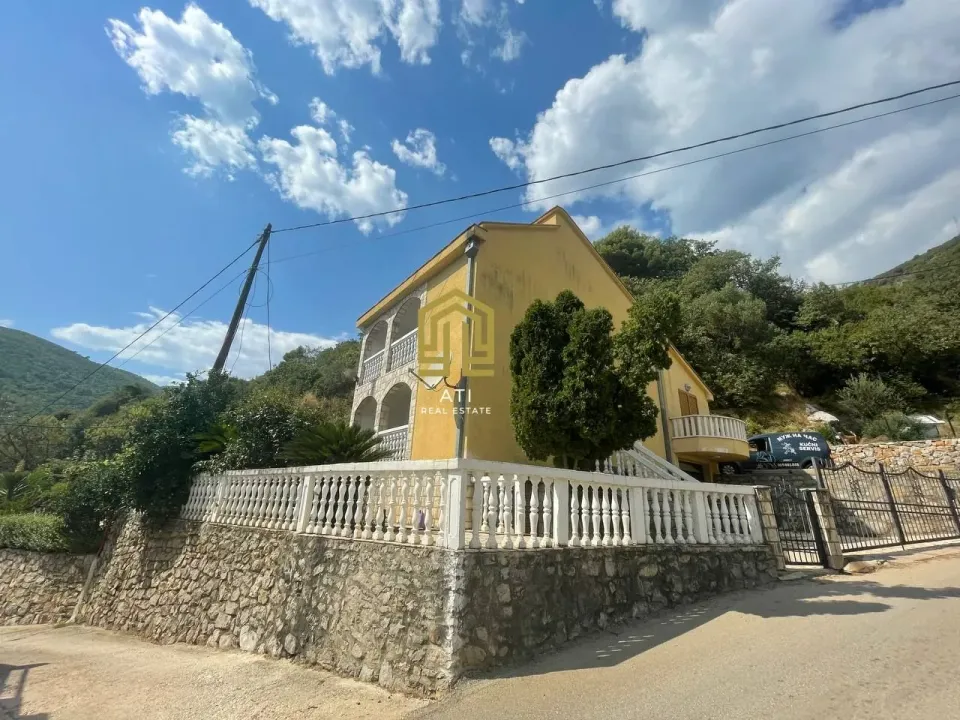Sale, house, 262m², Podostrog, Budva