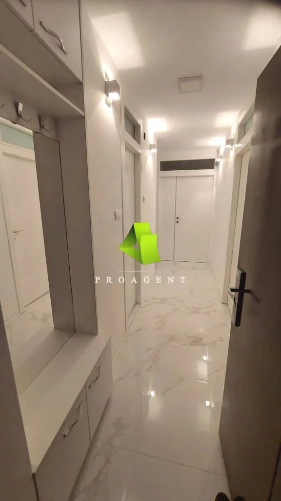 Rent, office space, 52m², Medijana, Niš