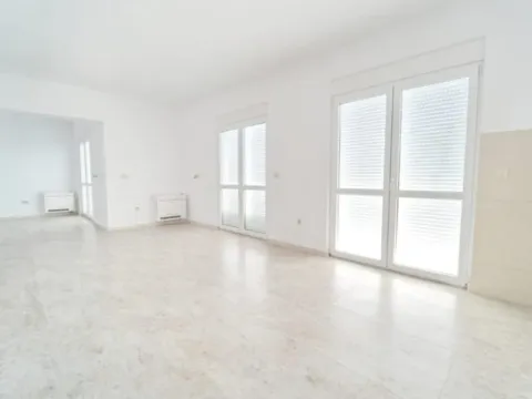 Prodaja, kuća, 250m², Hladna Uvala, Bar - image 4