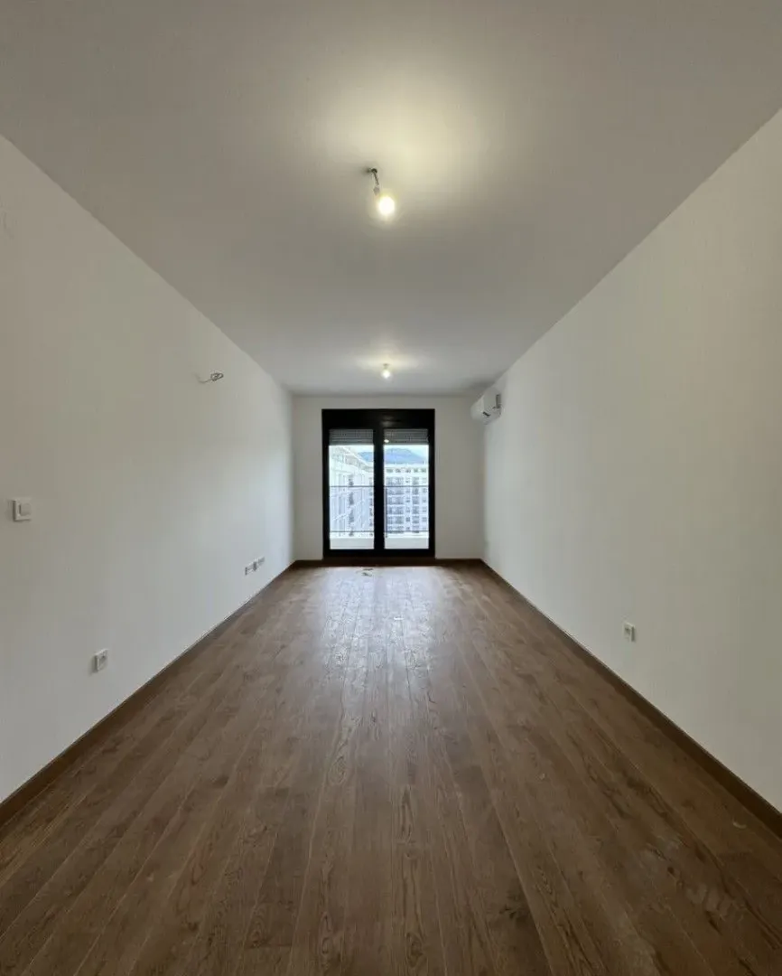 Izdavanje, dvosoban stan, 64m², Kruševac, Podgorica