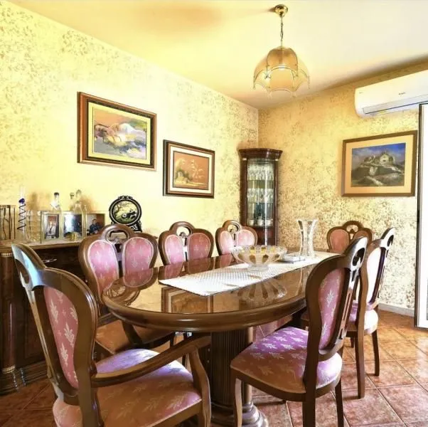 Prodaja, kuća, 250m², Podgorica, Crna Gora