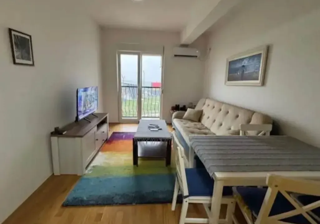 Izdavanje, jednosoban stan, 40m², Stari Aerodrom, Podgorica