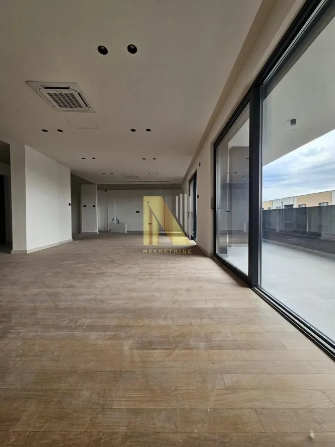 Prodaja, stan, 221m², Bulevar patrijarha Pavla, Novi Sad Sve Podlokacije