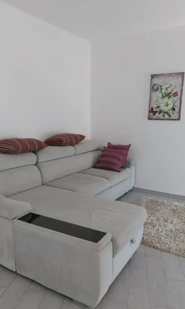 Izdavanje, jednosoban stan, 55m², Đenovići, Herceg Novi