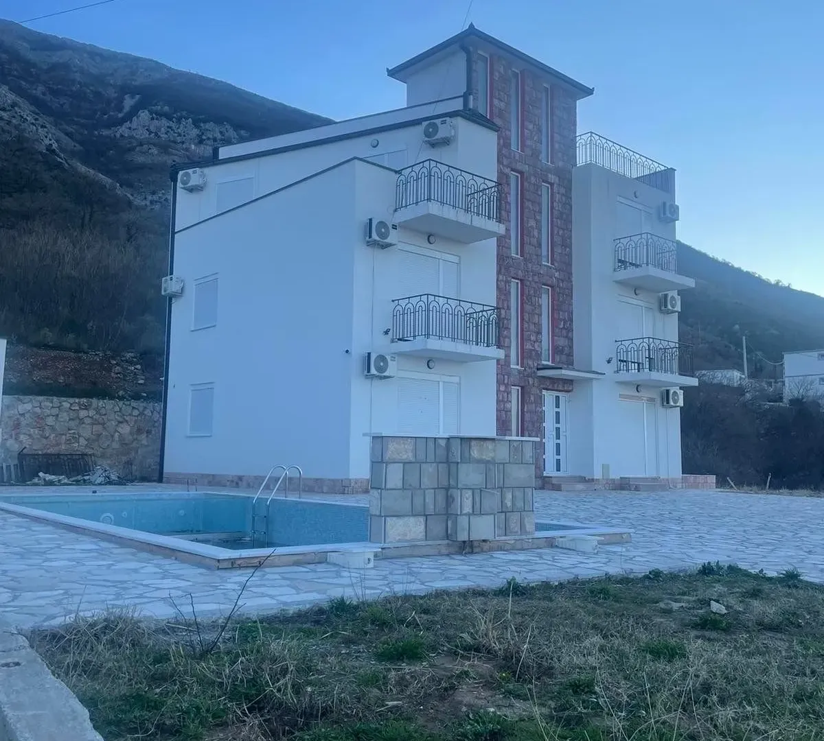 Sale, house, 313m², Sutomore, Bar