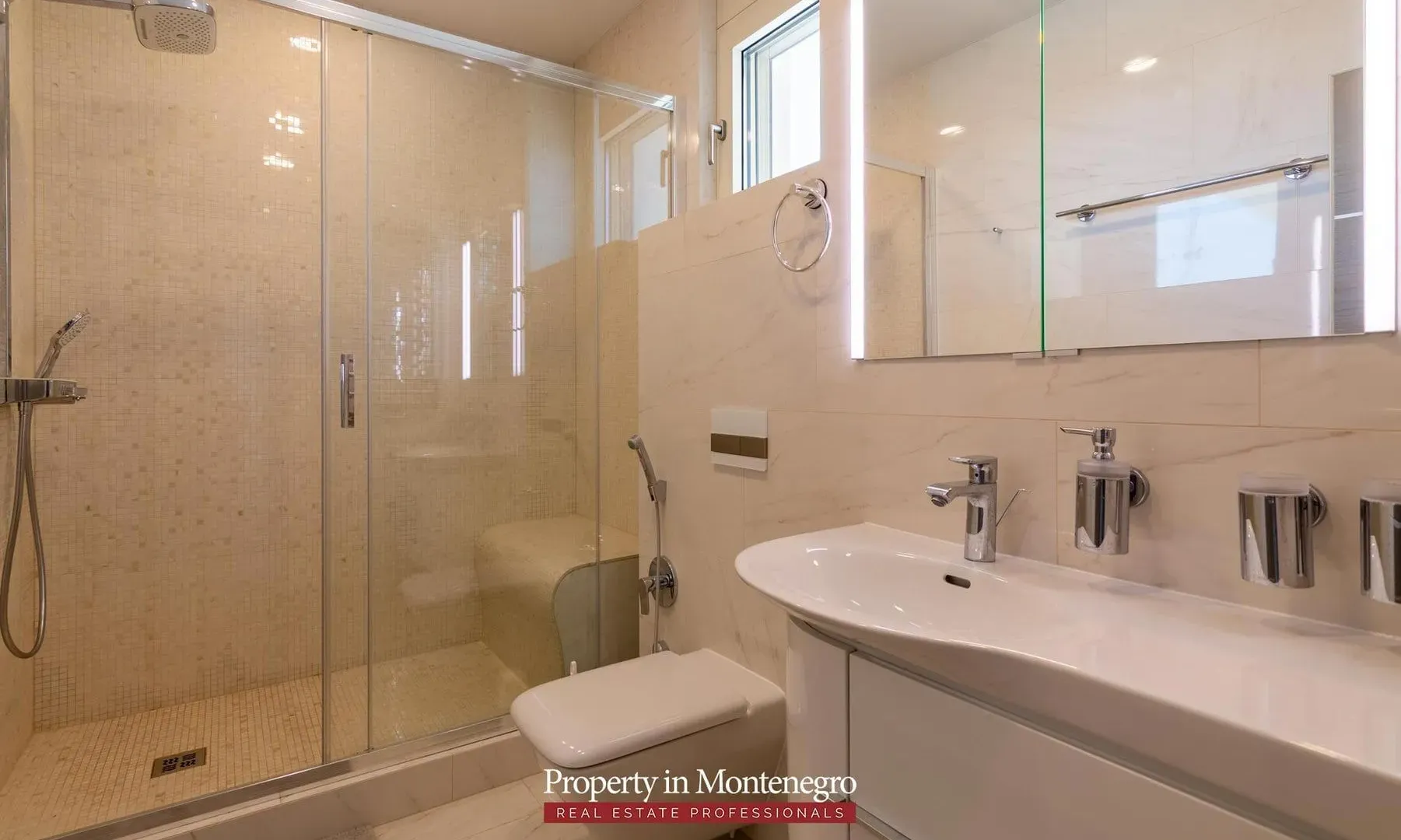 Sale, house, 400m², Bečići, Budva