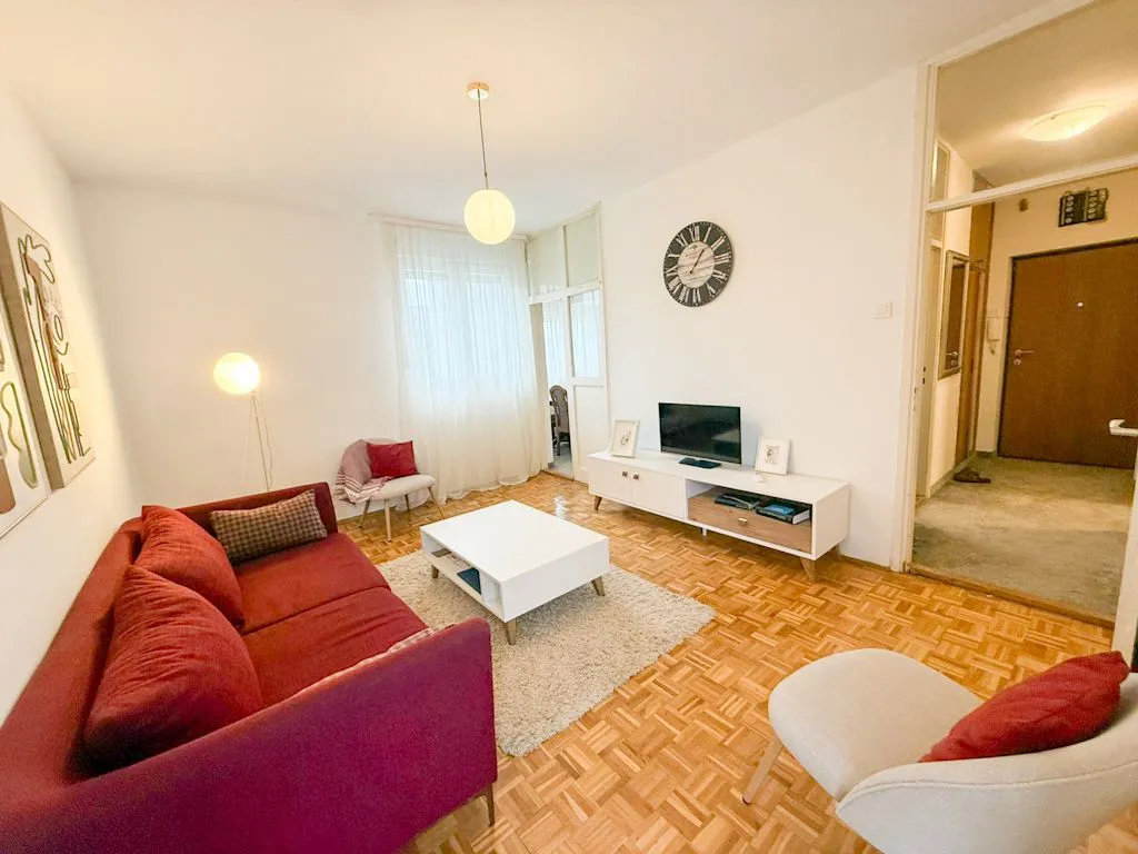 Izdavanje, jednosoban stan, 56m², Momišići, Podgorica