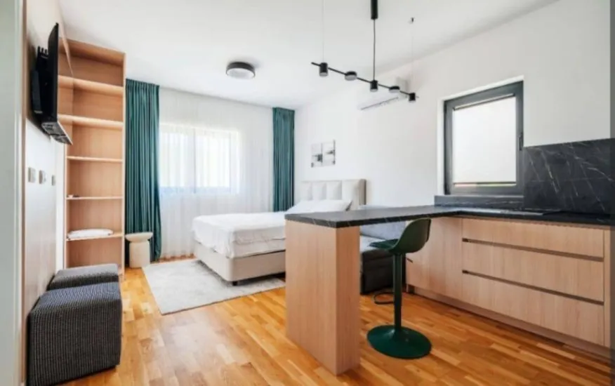Izdavanje, garsonjera, 30m², Bečići, Budva