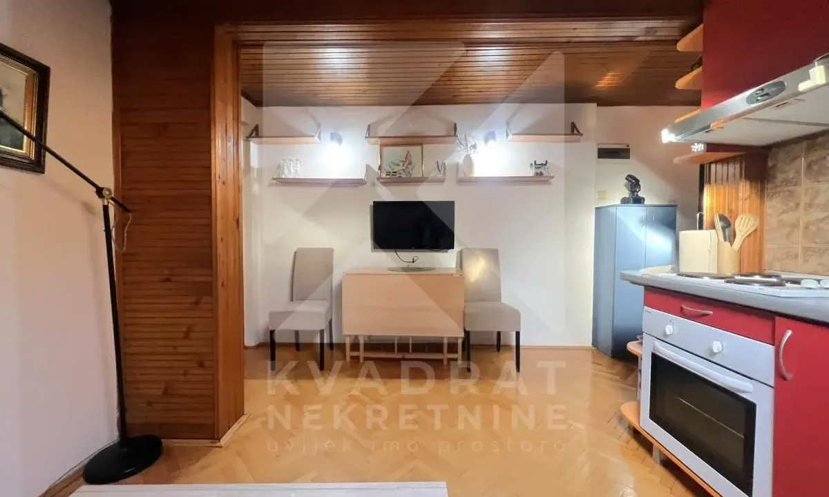 Izdavanje, jednosoban stan, 39m², Centar, Podgorica