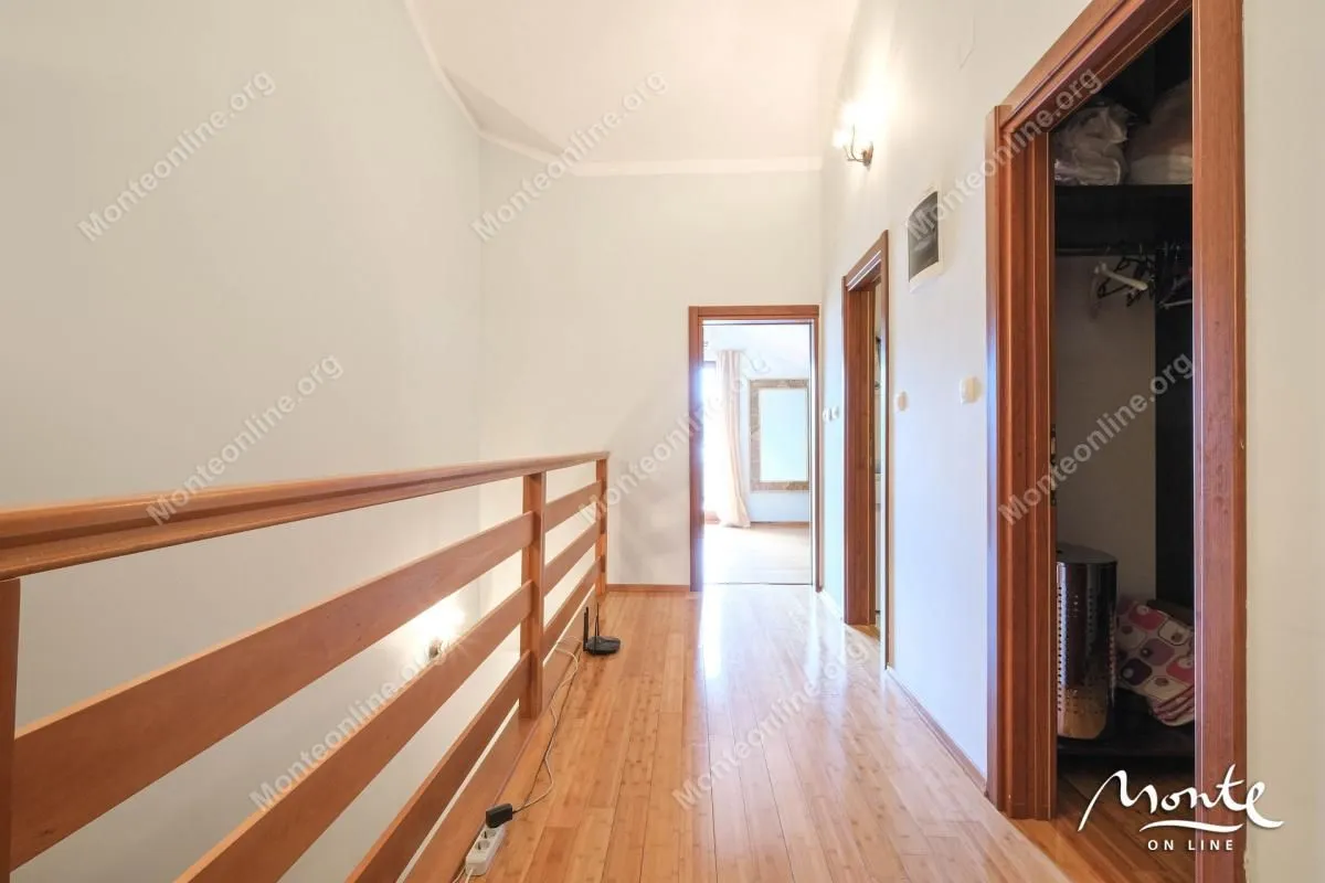 Prodaja, trosoban stan, 130m², Risan, Kotor