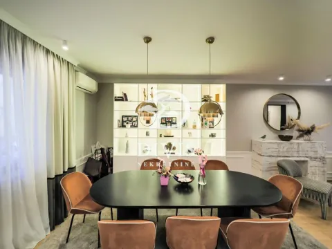 Dining room with a large black table and comfortable cognac-colored chairs. - image 12