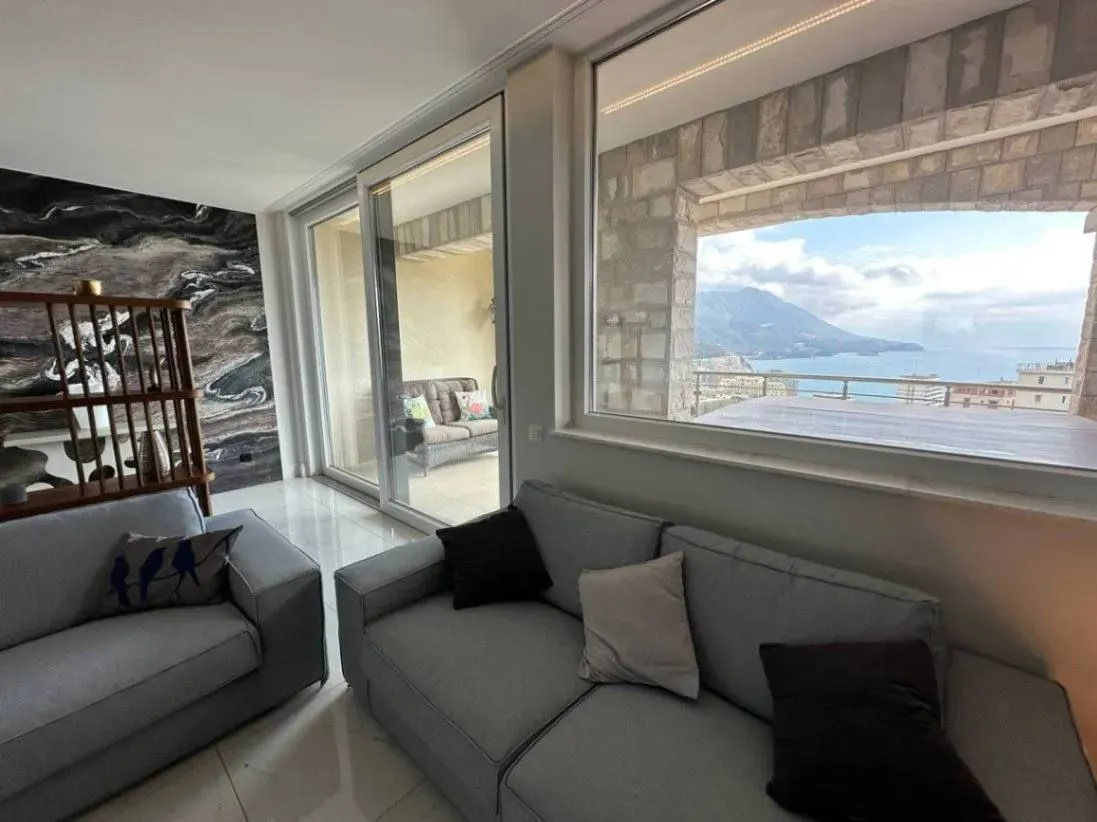 Sale, two bedroom apartment, 131m², Bečići, Budva