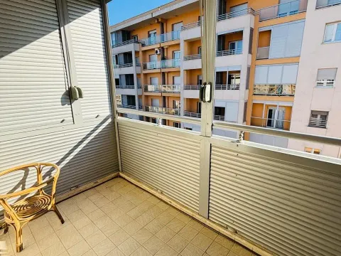 Izdavanje, jednosoban stan, 50m², City Kvart, Podgorica - image 12