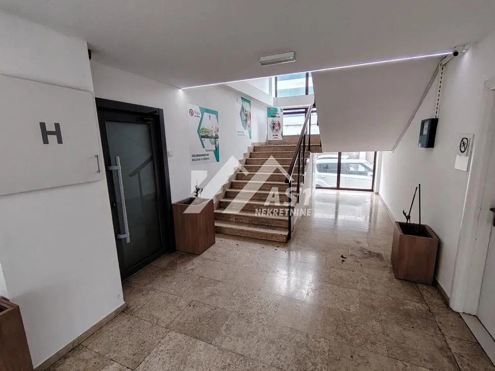 Izdavanje, poslovni prostor, 132m², Bulevar Oslobodjenja, Novi Sad Sve Podlokacije