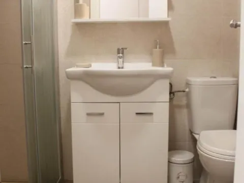 Izdavanje, dvosoban stan, 100m², Centar, Tivat - image 7