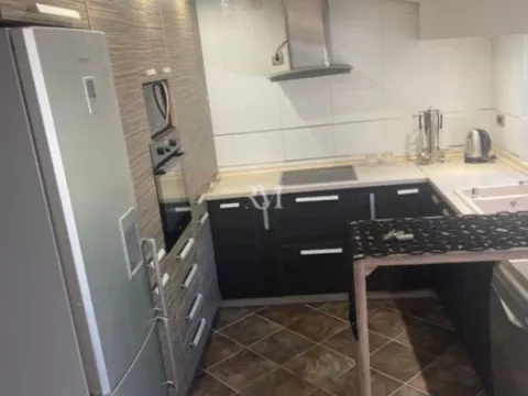 Izdavanje, dvosoban stan, 80m², Škaljari, Kotor - image 4