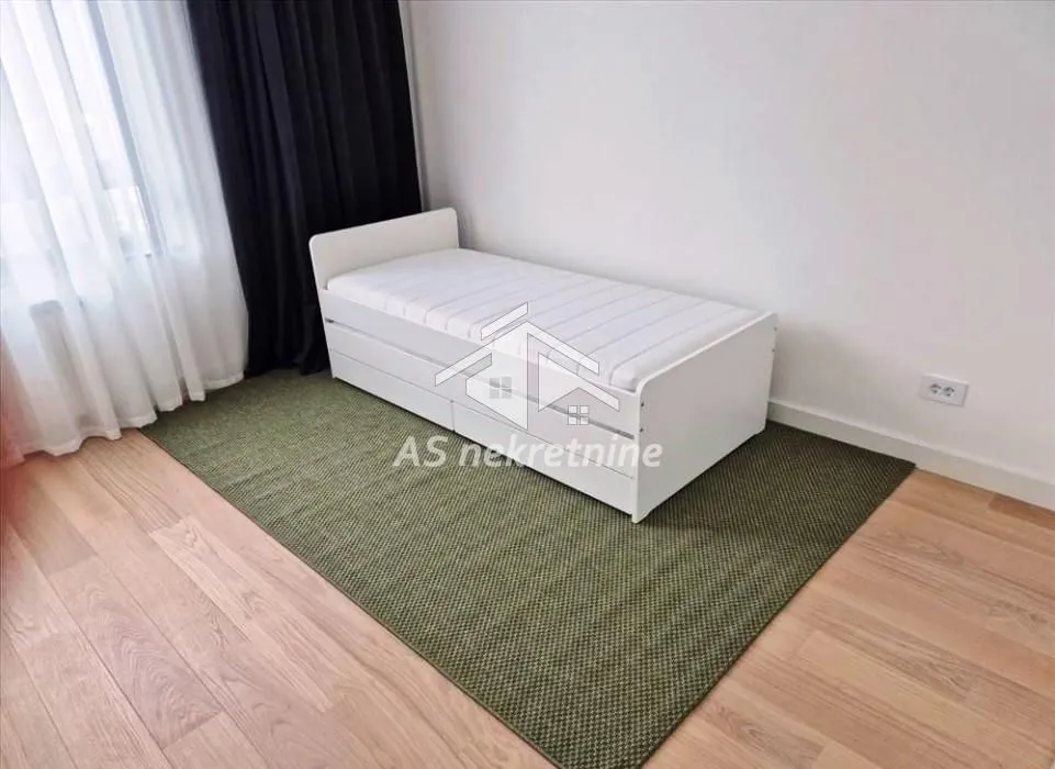 Izdavanje, četvorosoban stan, 120m², Savski Venac, Beograd