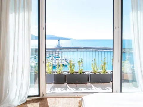 Prodaja, četvorosoban stan, 184m², Tivat, Crna Gora - image 28